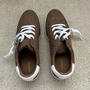 Women’s Old Navy Tennis shoes